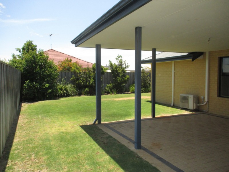 25 Marsdenia Road, Halls Head WA 6210