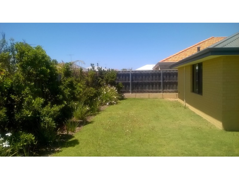 25 Marsdenia Road, Halls Head WA 6210