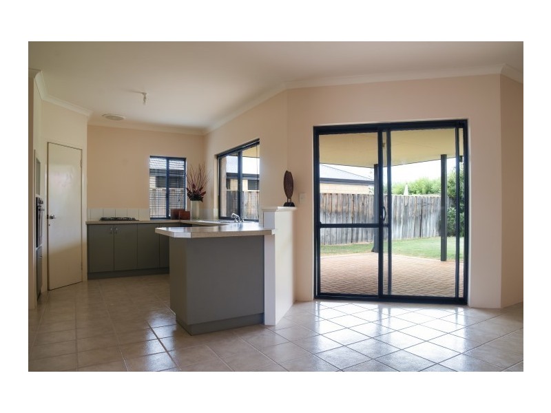 25 Marsdenia Road, Halls Head WA 6210