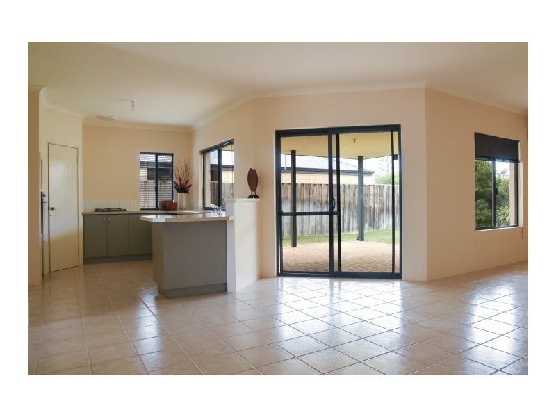 25 Marsdenia Road, Halls Head WA 6210