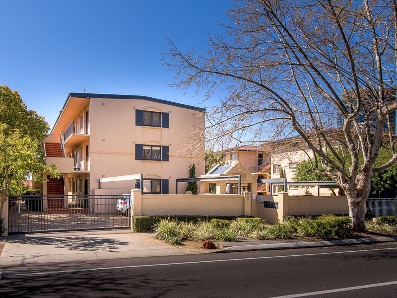 1/6  Kintail Road Applecross, Applecross WA 6153