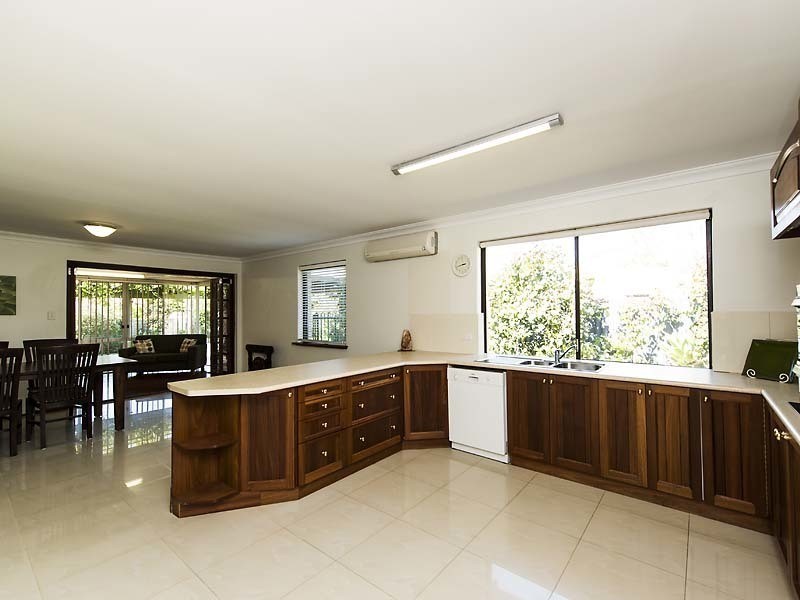 4 Mottley Street, Attadale WA 6156