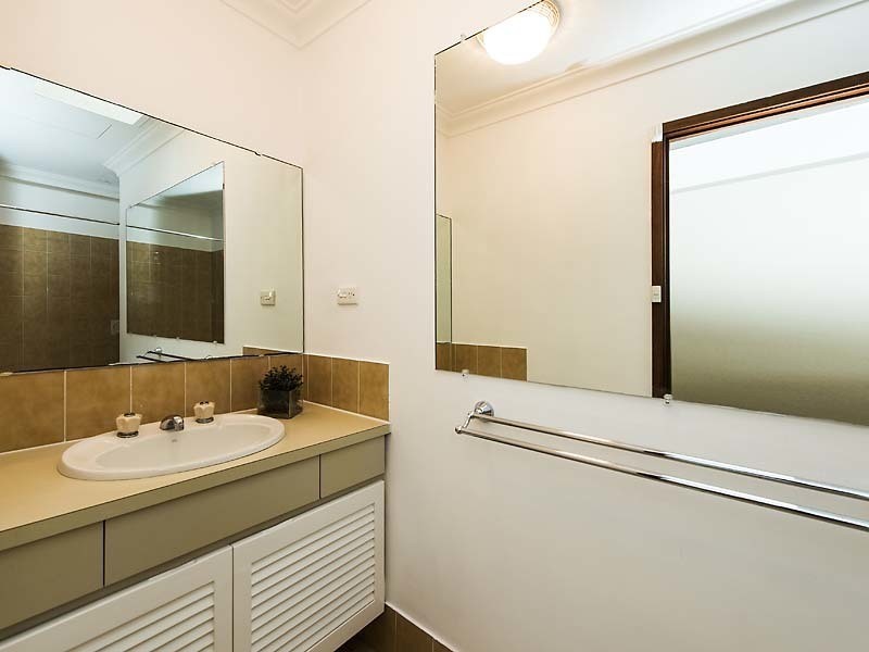 4 Mottley Street, Attadale WA 6156