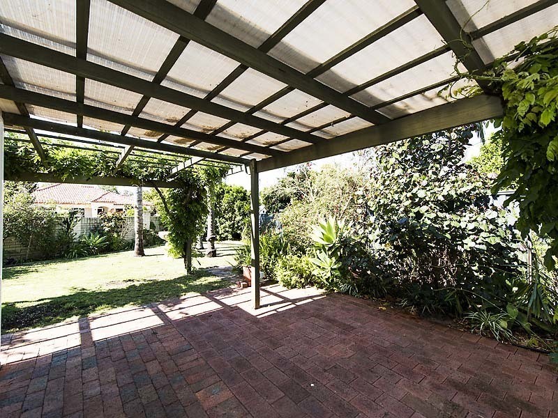 4 Mottley Street, Attadale WA 6156