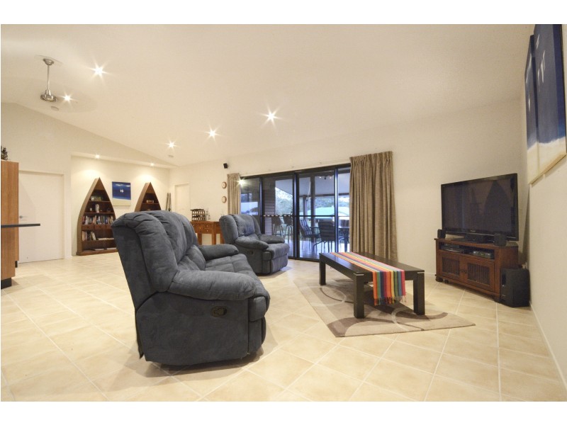 109 Gloucester Avenue, Hideaway Bay QLD 4800