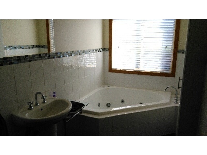 21 Barton Street, West Wodonga VIC 3690