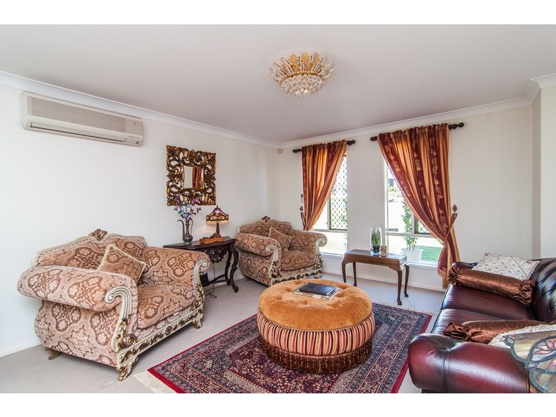 4  Ardennes Close, Mansfield QLD 4122