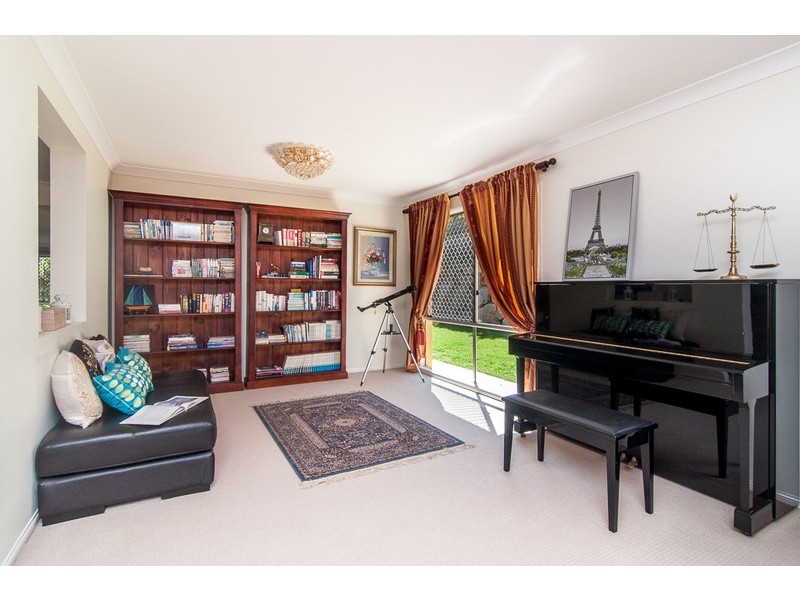 4  Ardennes Close, Mansfield QLD 4122