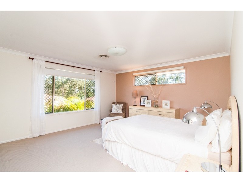 4  Ardennes Close, Mansfield QLD 4122