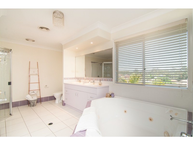 4  Ardennes Close, Mansfield QLD 4122