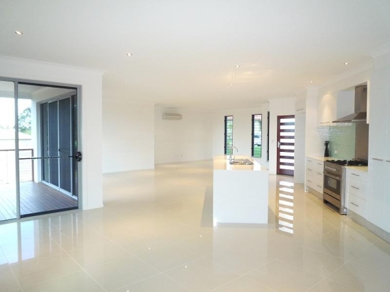 8  Curlew Court, Warner QLD 4500