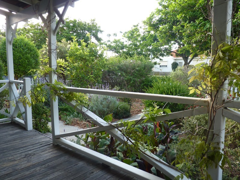 90 Rennie Crescent, Hilton WA 6163