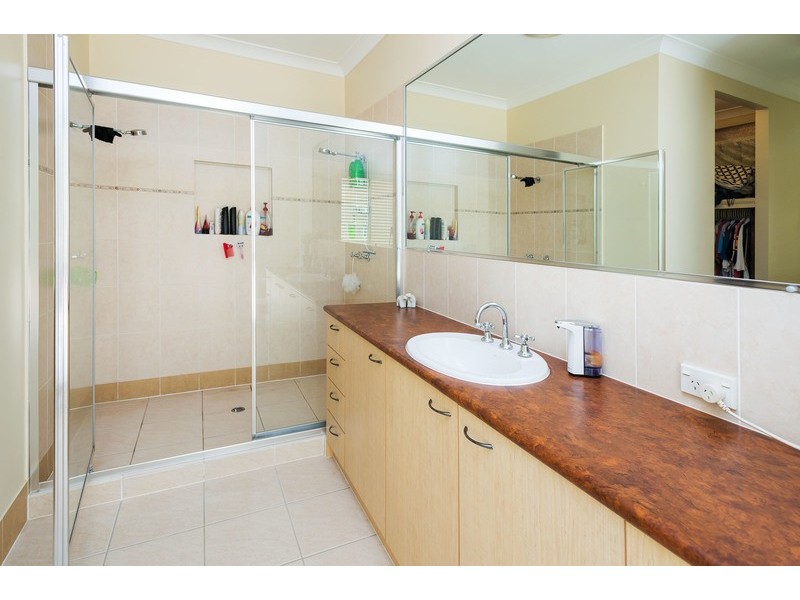 12  Waterfall drive, Wongawallan QLD 4210