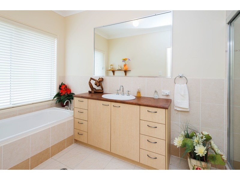 12  Waterfall drive, Wongawallan QLD 4210