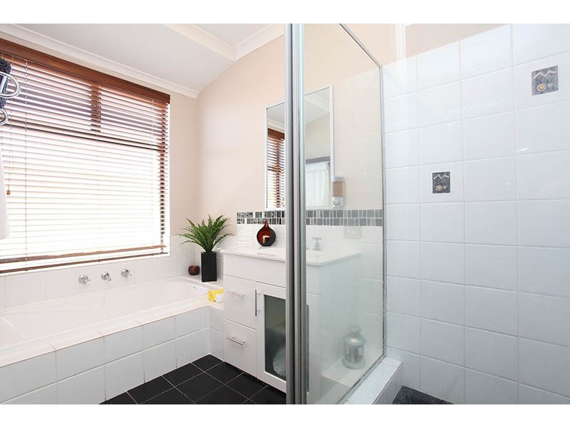 1 Repens Way, Banksia Grove WA 6031