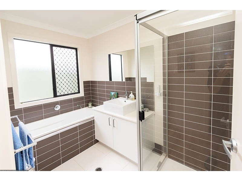 24 Corfield Street, Point Vernon QLD 4655