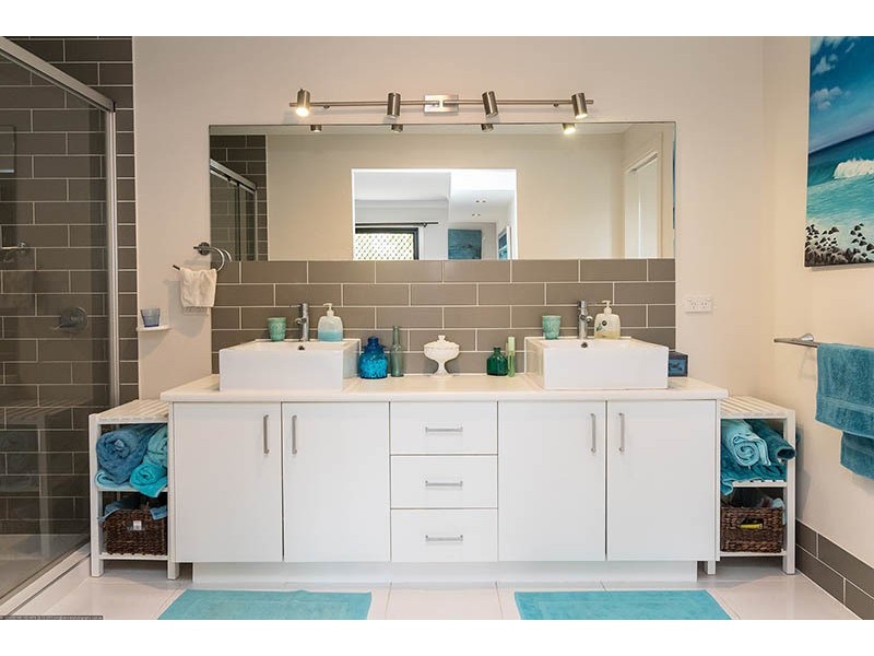 24 Corfield Street, Point Vernon QLD 4655