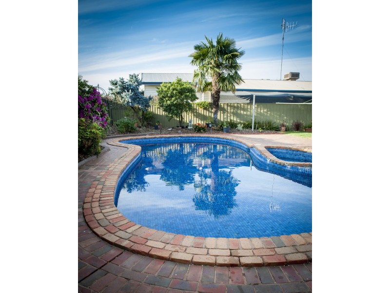 5 Athol White Court, Tocumwal NSW 2714