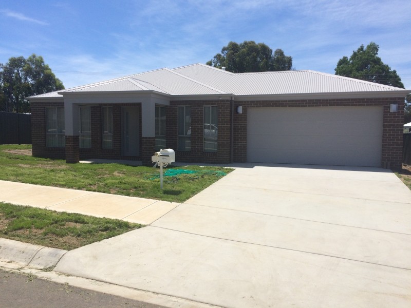 72 Wellington Drive, Thurgoona NSW 2640