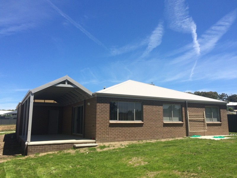 72 Wellington Drive, Thurgoona NSW 2640