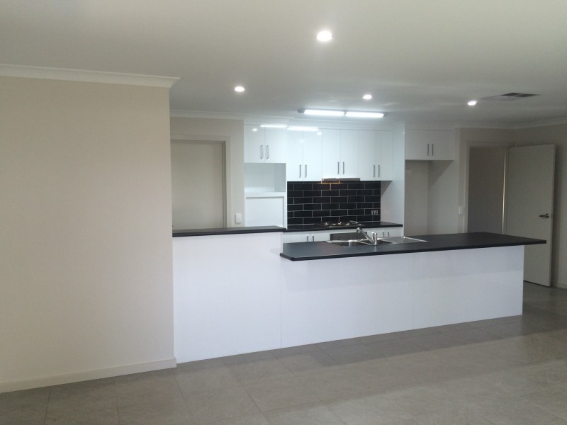 72 Wellington Drive, Thurgoona NSW 2640