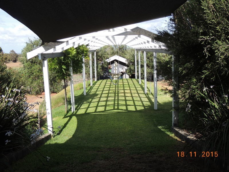 9 Chardonnay Drive, Lower Chittering WA 6084