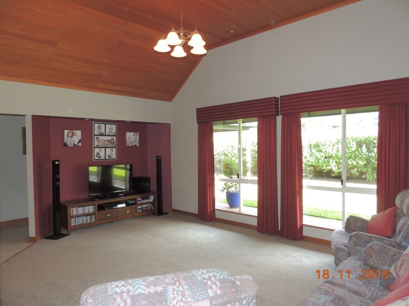 9 Chardonnay Drive, Lower Chittering WA 6084