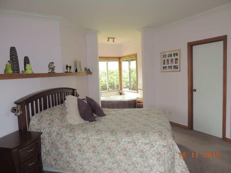 9 Chardonnay Drive, Lower Chittering WA 6084