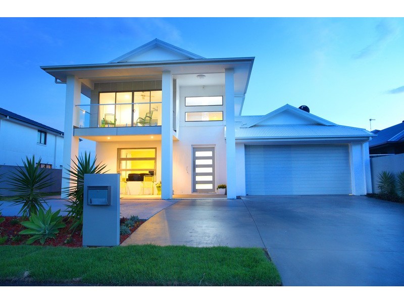 124 The Peninsula, Helensvale QLD 4212