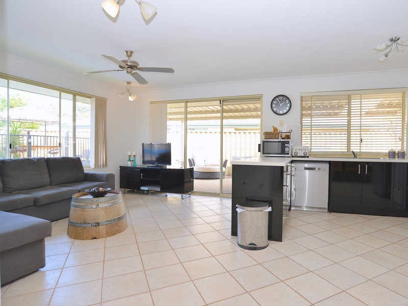 11 Limoges Elbow, Port Kennedy WA 6172