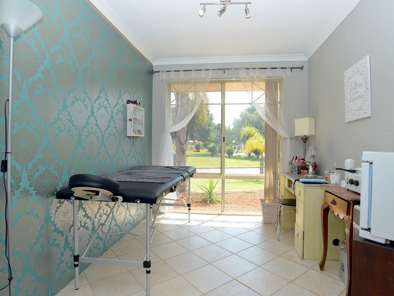 11 Limoges Elbow, Port Kennedy WA 6172