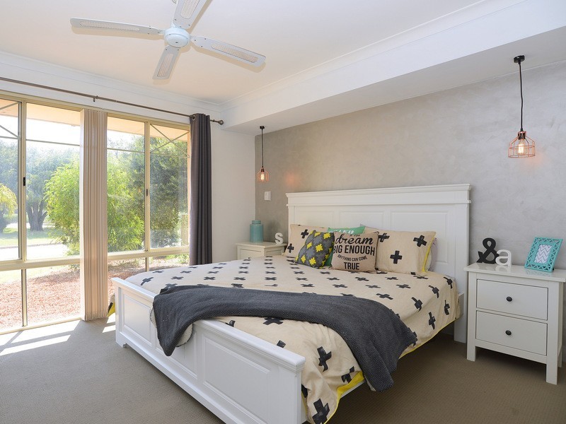 11 Limoges Elbow, Port Kennedy WA 6172