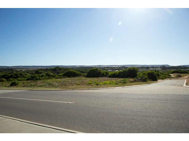 8 Schooner Pass, Glenfield WA 6532