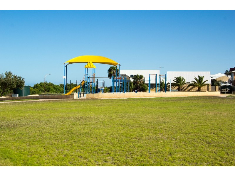 8 Schooner Pass, Glenfield WA 6532