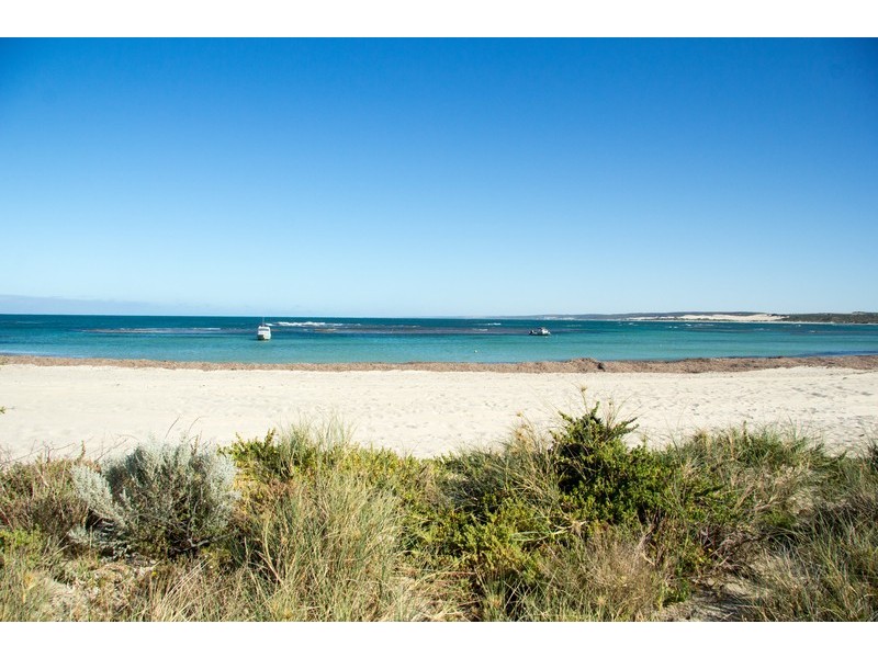 8 Schooner Pass, Glenfield WA 6532