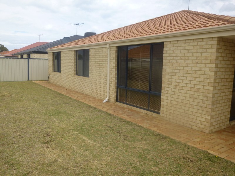 20 Finchley Avenue, Meadow Springs WA 6210