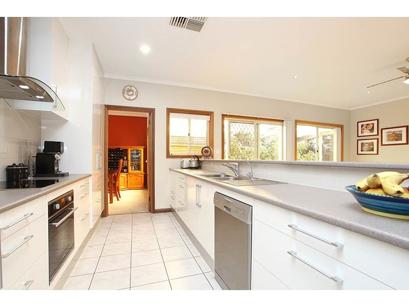 6 Andrew Henning Place, Willunga SA 5172