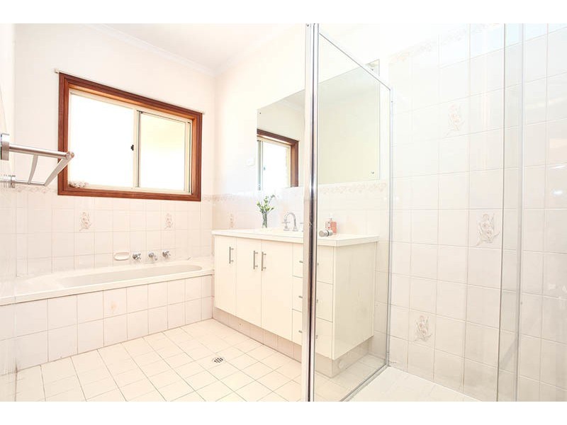 6 Andrew Henning Place, Willunga SA 5172