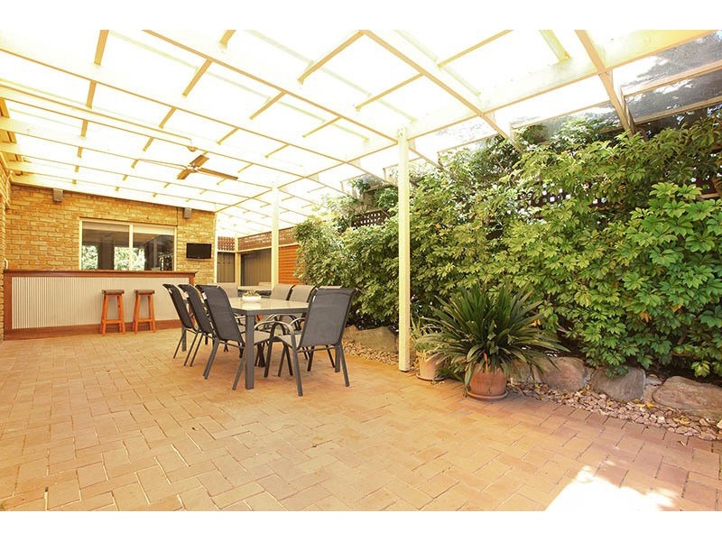 6 Andrew Henning Place, Willunga SA 5172