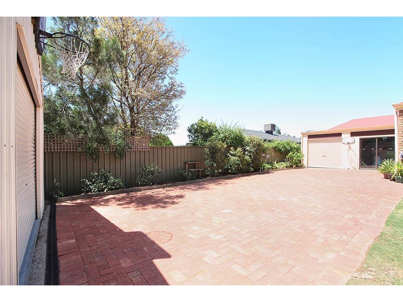 6 Andrew Henning Place, Willunga SA 5172