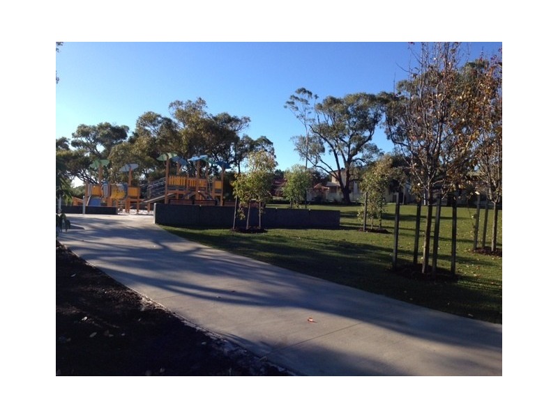 9B Emerald Way, Carine WA 6020