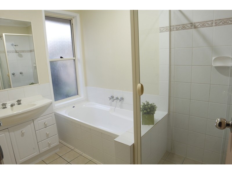 40  Vanessa Court, Camira QLD 4300