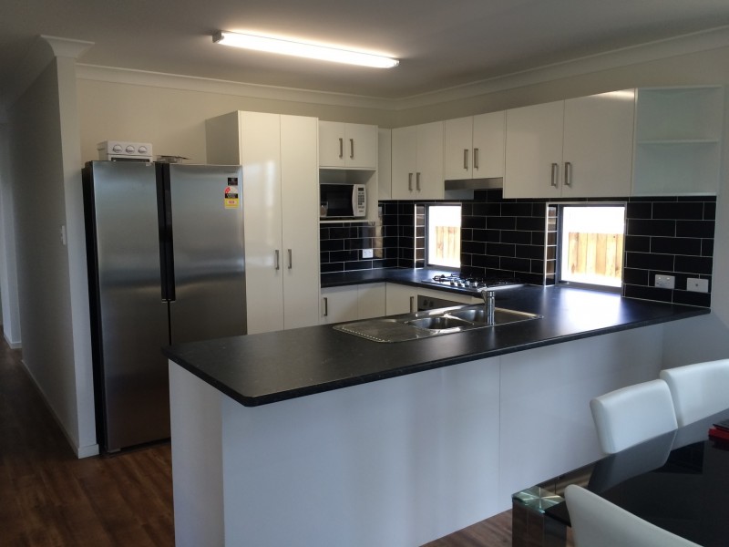 8 Edmund Close, Springfield Lakes QLD 4300