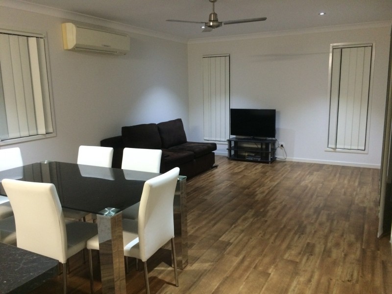 8 Edmund Close, Springfield Lakes QLD 4300