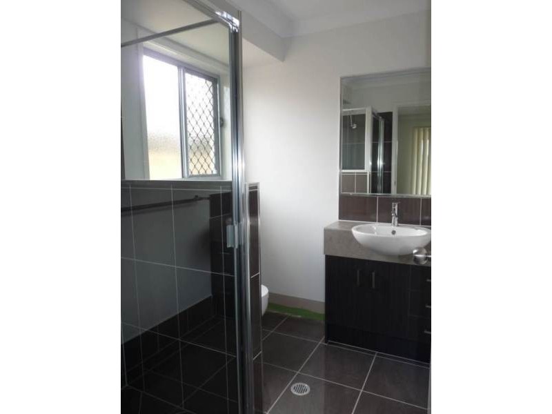 8 Edmund Close, Springfield Lakes QLD 4300