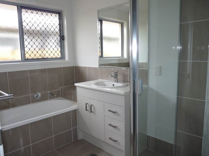 8 Edmund Close, Springfield Lakes QLD 4300
