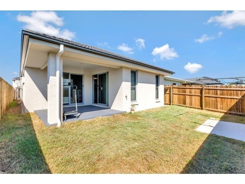 8 Edmund Close, Springfield Lakes QLD 4300