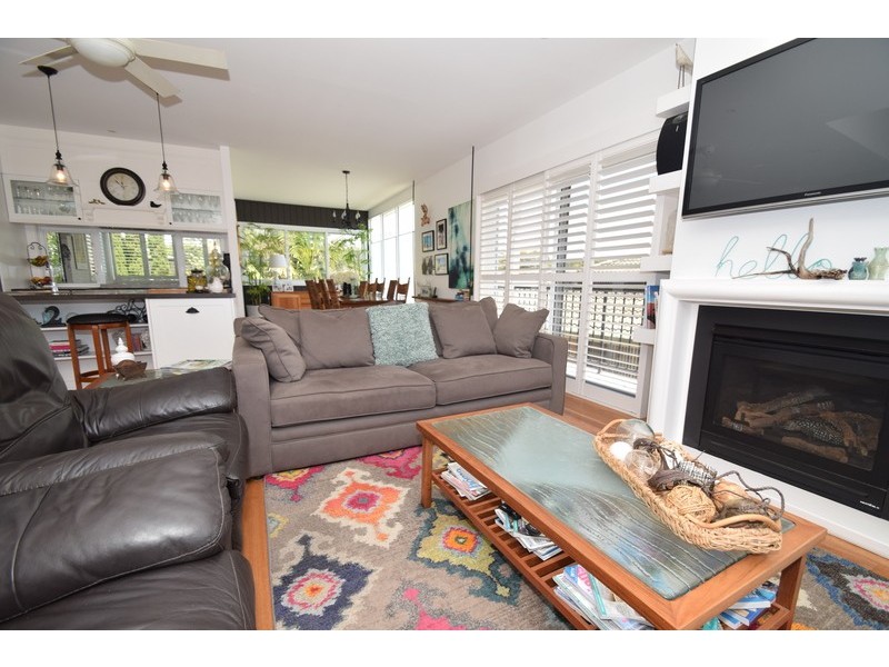 25 Woolstencraft Street, Shoalhaven Heads NSW 2535