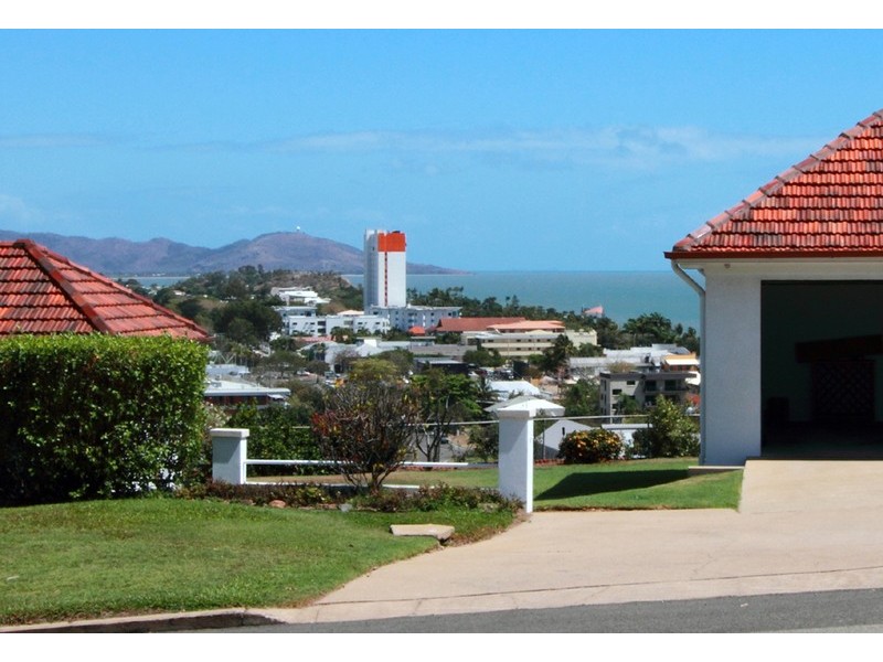 2/30 Cleveland Terrace, Townsville City QLD 4810