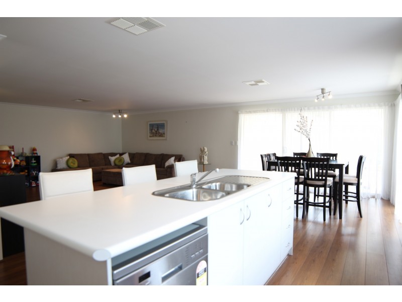 6 Cranbourne Way, Byford WA 6122